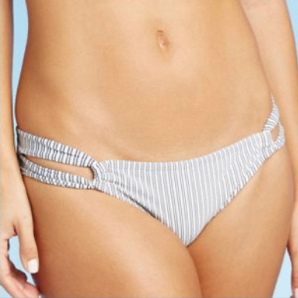 Xhilaration | Seersucker Loop Side Hipster Bikini Bottoms Striped Medium NWT!